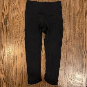 Black Lululemon Cropped Leggings